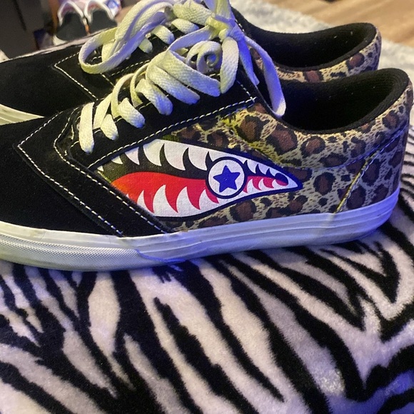 NWOT LOSERS SIZE 9 leopard and black with shark
Worn 2wice!! - Picture 4 of 6